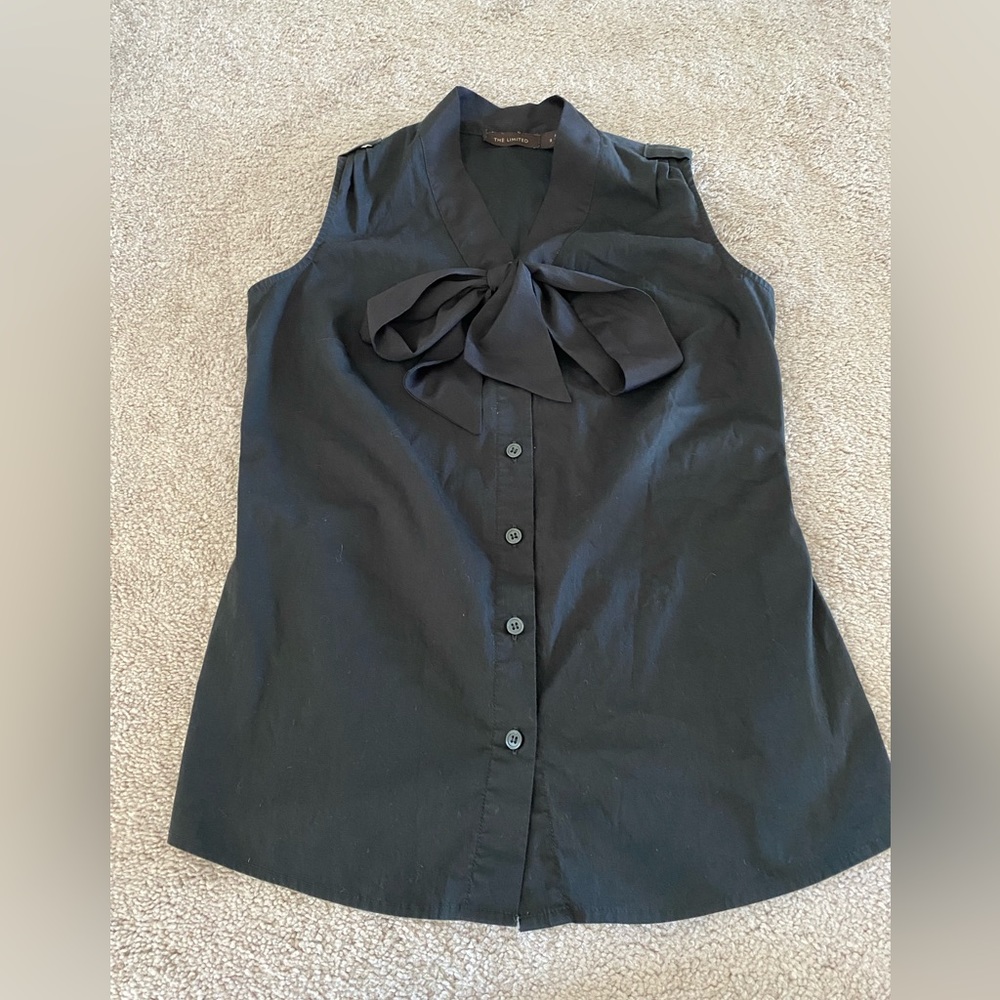 Black tank/blouse. Perfect way to dress up a simple outfit.